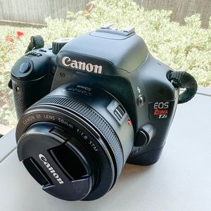 Canon Rebel t2i camera with Canon EF 50mm f/1.8 STM lens